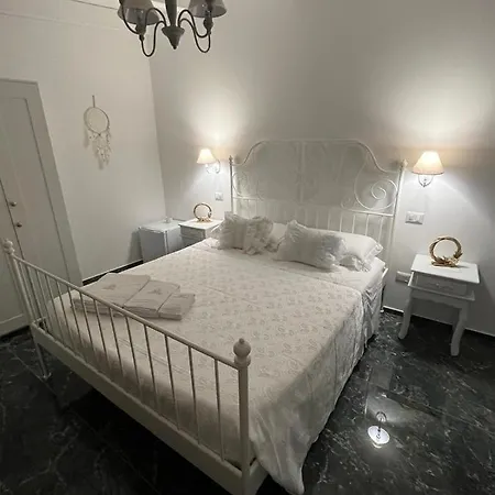 Supriani Luxury לינה וארוחת בוקר 4*