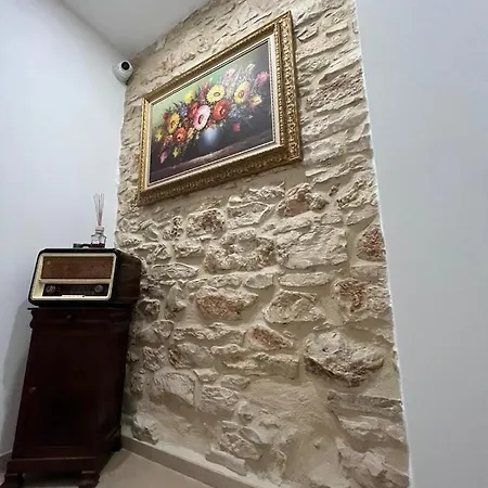 לינה וארוחת בוקר Supriani Luxury
