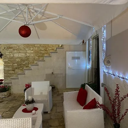 Supriani Luxury לינה וארוחת בוקר